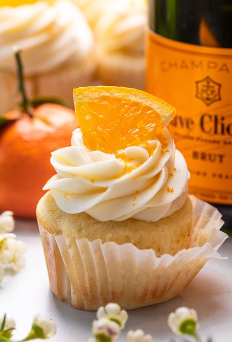 Apricot Desserts, How To Make Mimosas, Mimosa Cupcakes, House Cupcakes, Apricot Dessert, Homemade Cupcake Recipes, Citrus Party, Brunch Recipe Ideas, Recipes For Brunch