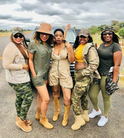 Safari Looks Women Winter, African Safari Outfit Black Women, Safari Wear Women Outfit, Safari Outfit Women Plus Size, Safari Themed Outfit Women, Safari Outfits Black Women, Game Drive Outfits Women, Game Drive Safari Outfits Women, Glamping Outfits For Women