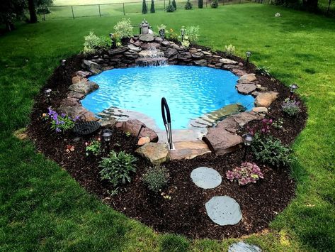 Small Natural Pool, Pool Designs For Small Yards, Natural Backyard Pools, Pool Area Landscaping, Natural Backyard, Pool Ideas For Small Yards, Swimming Pool Pond, Ideas For Small Yards, Pools For Small Yards