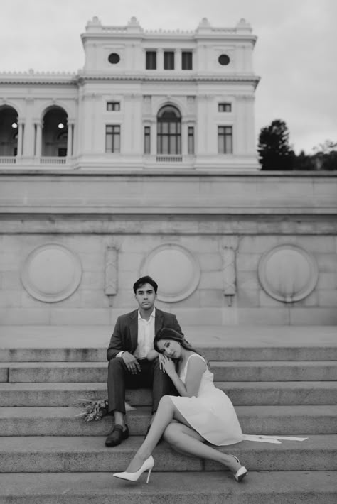 Head On Legs Couple, Old Money Pre Wedding, Lounge Engagement Photos, Classic Pre Wedding Photoshoot, Wedding Photoshoot City, Pre Wedding Poses Outdoor, Glam Engagement Photos, Prewedding Photography Casual, City Engagement Shoot