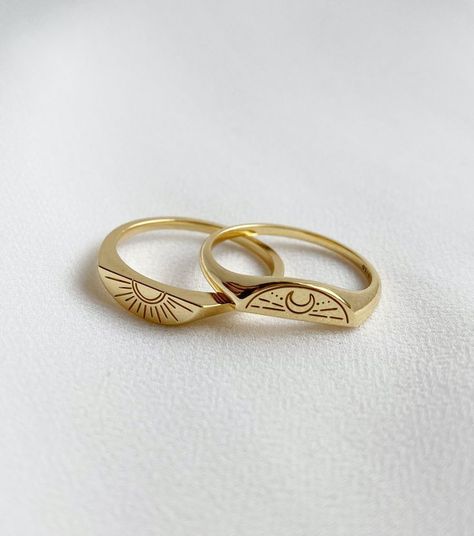 Cincin Aesthetic, Couple Jewellery, Wedding Bingo, Moon Gold, Gold Ring Designs, Couple Ring, Classy Jewelry, Jewelry Lookbook, Matching Rings