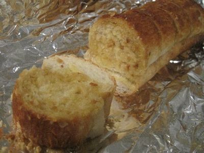 Similar to garlic bread and great served at a BBQ or with a bowl of soup. French Onion Bread, Serve With Soup, Savory Scones Recipe, Soup Bread, Rolled Sandwiches, Onion Bread, Bread Soup, Soup Appetizers, Bread Dip