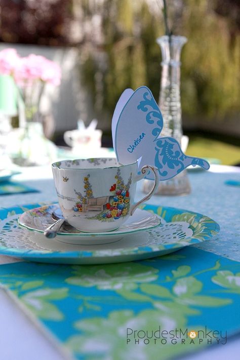 butterfly tea party place cards on tea cups... LOVE this! Tea Party Place Cards, Butterfly Tea Party, Mr Printables, Party Place Cards, English Tea Party, Fairy Tea Parties, Butterfly Tea, Tea Party Table, High Tea Party