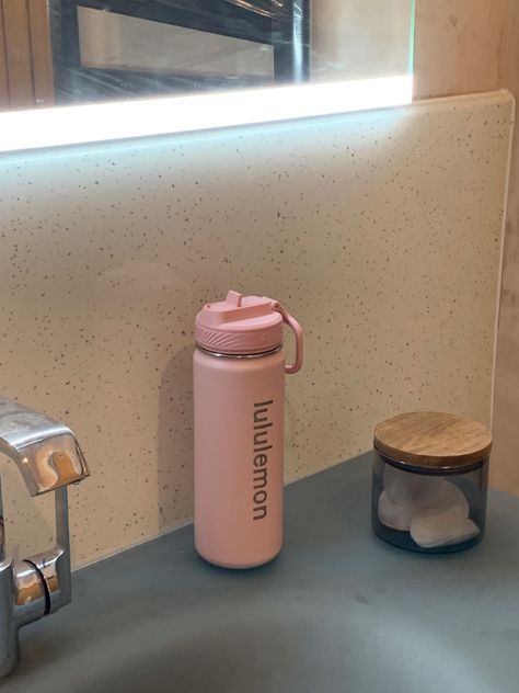 Lulu Lemon Water Bottle, Pink Lululemon Water Bottle, Lululemon Bottle, Lemon Water Bottle, Lululemon Water Bottle, Aesthetic Cups, Pilates Girl, Bday Wishlist, Pink Lululemon