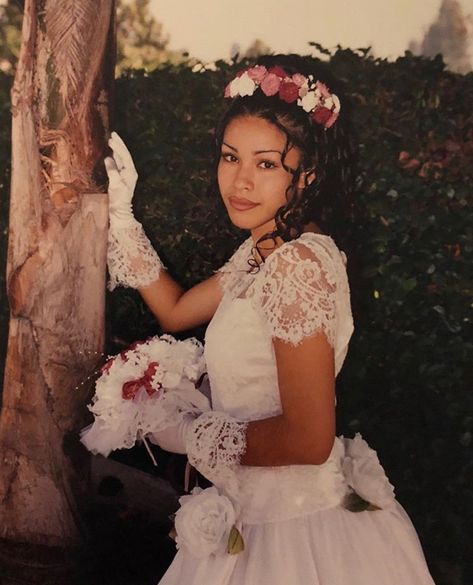 90s Hispanic Aesthetic, Chola Aesthetic, 2000s Photoshoot, Sk8er Boi, City Of Las Vegas, Latina Aesthetic, Chola Girl, Chola Style, Chicana Style