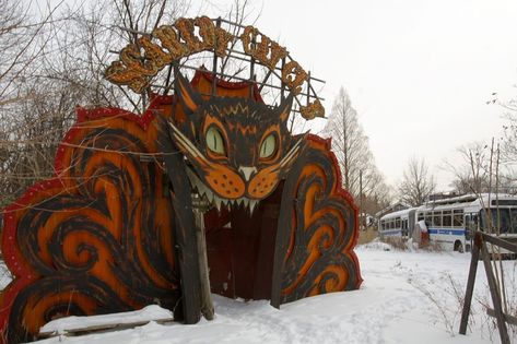 Lens on Detroit: Exploring the old Theatre Bizarre site – Motor City Muckraker Old Carnival, Theatre Bizarre, Old Theatre, Carnival Aesthetic, Circus Aesthetic, Abandoned Amusement Park, Days Until Halloween, Halloween Masquerade, Gothic Aesthetic