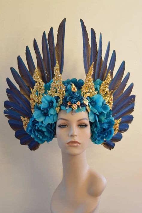 Headdresses - Serpentfeathers Mode Steampunk, Beautiful Accessories, Head Pieces, Stylish Earring, Tiaras And Crowns, Fantasy Clothing, Fantasy Fashion, Kate Moss, Character Outfits