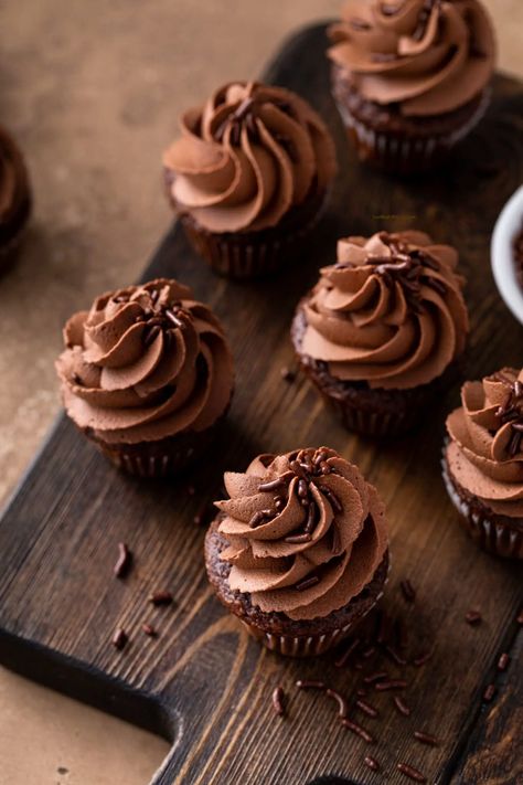 Low Calorie Chocolate Cupcakes - Lose Weight By Eating Healthy Chocolate Cupcakes, Chocolate Cupcakes Recipe, Low Calorie Chocolate, Low Calorie Dinners, Homemade Cupcakes, Cupcake Recipes Chocolate, Low Carb Low Sugar, Cupcakes Recipe, Healthy Chocolate