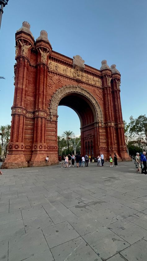 #arcdetriomfbarcelona #barcelona #spain #spaintravel #barcelonarc #catalonia #catalonya #travel #europe2023 Arc De Triomf Barcelona, Senior Trip, Barcelona Travel, Barcelona Spain, Study Abroad, Apartment Decor, Barcelona, Spain, Apartment