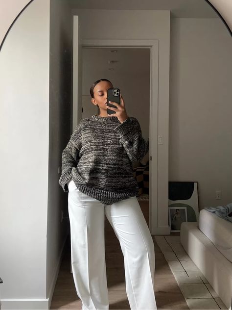 Chic Oversized Knitted Sweater, Oversized Sweater Outfit Black Women, Luxury Oversized Fall Sweater, Oversize Sweater, Oversized Knitted Sweater Dress For Winter, Styling Oversized Sweaters, Oversized Sweater Outfit Plus Size, Oversized Knit Sweater Outfit, Luxury Oversized Winter White Sweater