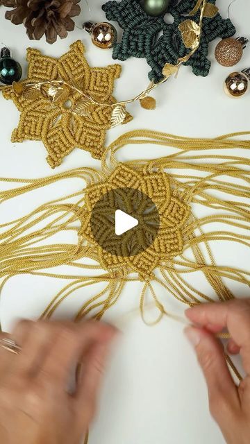 Macrame Videos For Beginners, Macrame Snowflakes Diy, Hot Pads Diy, Snowflake Coaster, Macrame Star, Rope Lantern, Christmas Macrame, Macrame Coasters, Macrame Table