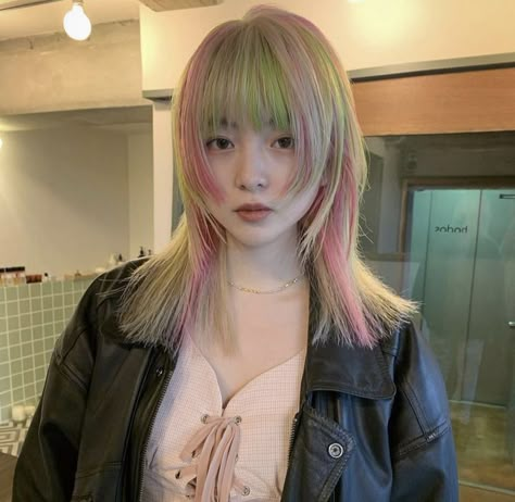 Pink And Green Hair, Pastel Pink Hair, Green Cute, Pretty Hair Color, Pastel Hair, Hair Dye Colors, Cool Hair, Hair Inspiration Color, Cut My Hair