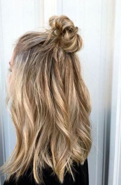 Updo Casual, Casual Updos For Long Hair, Work Hairstyles, Half Up Half Down Hair, Hair Length, Half Up Half Down, Outfits Women, Down Hairstyles, Half Up