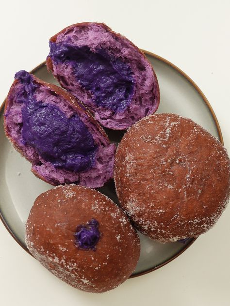 Ube Malasadas (Ube Recipe 8) - Jeanelleats Food and Travel Blog Ube Extract Recipe, Ube Filling Recipe, Ube Recipe, Malasadas Recipe, Ube Recipes, Dessert Tea, Hawaii Food, Things To Eat, Custard Filling