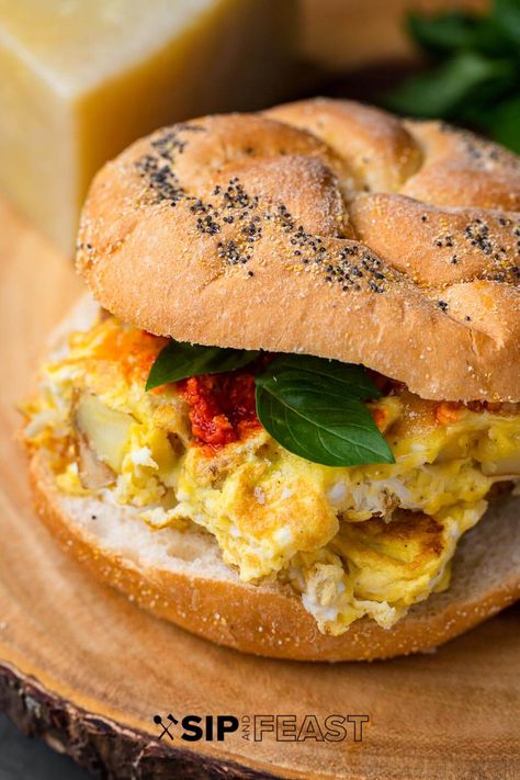 Italian Potatoes And Eggs, Round Sandwich, Potato And Egg Breakfast, Italian Breakfast Recipes, Deli Style Sandwiches, Feast Recipes, Sandwich Rolls, Egg Sandwich Recipe, Potato Sandwich