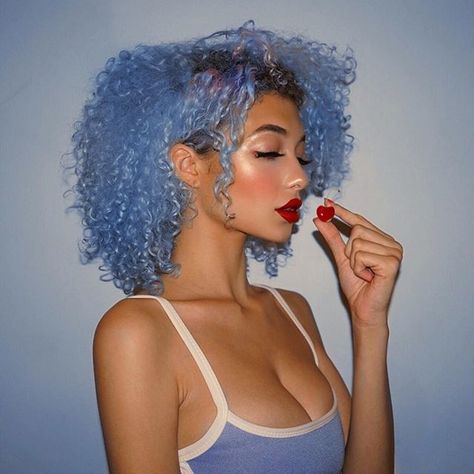 @yellabambi • Instagram photos and videos Dyed Curly Hair, Colored Curly Hair, Dyed Natural Hair, Hair Color Purple, Dye My Hair, Hair Dye Colors, Hair Inspo Color, Grunge Hair, Aesthetic Hair