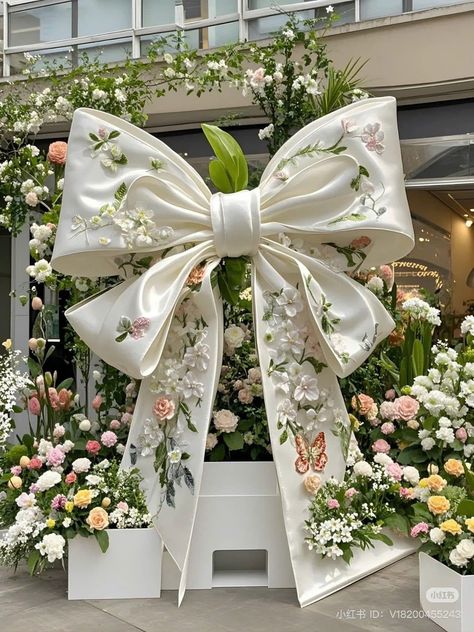 Entryway Arch Decor, Wedding Money Tree, Baby Bloom Baby Shower Ideas, Bow Backdrop, Chair With Flowers, Green Pink Wedding, Unusual Wedding Bouquets, Unique Event Decor, Fun Wedding Decor