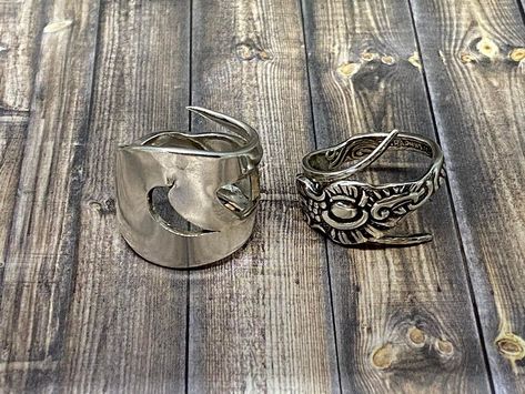 How To Make Rings From Old Cutlery - Mental Scoop Vintage Spoon Jewelry, Fork Ring, Vintage Forks, Fork Jewelry, Multiple Rings, Vintage Spoons, Silverware Jewelry, Ring Shapes, Stylish Rings