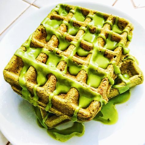 Matcha Waffles, Matcha Oats, Nyc Vegan, Egg Waffle, Healthy Food Swaps, Crazy Food, Alkaline Recipes, Breakfast Recipes Sweet, Vegan Meal Plans