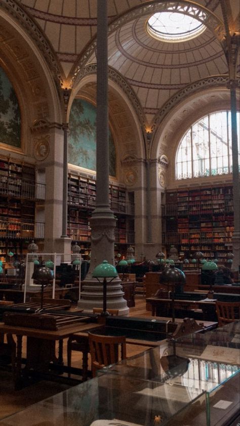 Castle Classroom Aesthetic, Old Libraries Aesthetic, Old Places Aesthetic, Old Study Aesthetic, Theologian Aesthetic, Bibliotheque Aesthetic, Preppy Private School, Libreria Aesthetic, Old Library Aesthetic