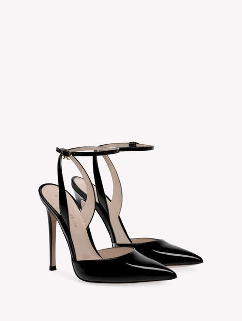 Pumps CARA | Gianvito Rossi Elegant Shoes Heels, Men Shoes Formal, Shoes Heels Classy, Chic Shoes, Walk This Way, Flat Boots, Shoe Game, Gianvito Rossi, Beautiful Shoes