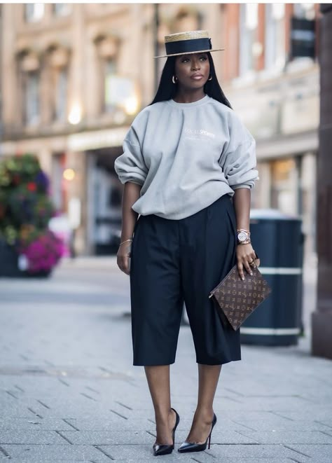 Mid Sized Street Style, Jcrew Style Inspiration 2024, Party Brunch Outfit, Coat Outfit Ideas For Women, Winter Coat Outfit, 90s Fashion Plus Size, Coat Outfit Ideas, Stylish Black Women, Boss Chic