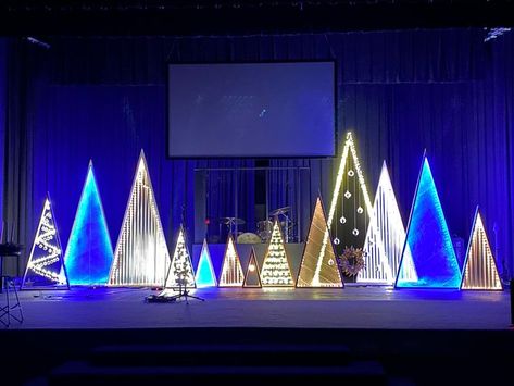 Christmas Theatre Decoration, Snowflake Stage Design, Christmas Tree Stage Design, Modern Christmas Stage Design, Christmas Decor Ideas Stage, Stage Decor Christmas, Holiday Gala Decor, Nativity Parade Float, Winter Stage Design