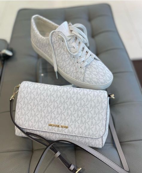 Chef Kiss, Luxury Bags Collection, Girly Shoes, Aesthetic Shoes, Cute Purses, Handbags Michael Kors, Wedding Styles, Luxury Bags, Casual Style