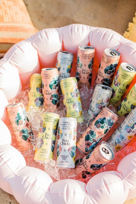 Bridal Shower By The Pool, Pool Side Bridal Shower Ideas, Bridal Shower Peach Theme, Pool Party Bridal Shower Theme, Here Comes The Sun Bridal Shower Theme, Pool Bridal Shower Ideas, Pool Party Bridal Shower Ideas, Beach Bridal Shower Ideas, Bridal Shower Pool Party