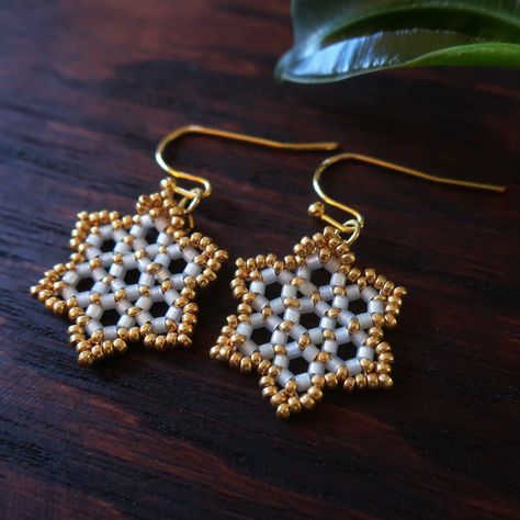 Beaded Mandala Pattern, Hexagon Mandala, Tree Heart, Seed Bead Jewelry Patterns, Mandala Jewelry, Stitch Earrings, Mandala Earrings, Unique Handmade Earrings, Beading Netting