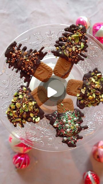 Tara | Foodie & Ballet Teacher on Instagram: "If you want to impress your guests with something festive and delicious this Christmas then try these simple Christmas tree cookies. Perfect for dunking in your festive boozy hot chocolate or wrap them up as gifts. You will need.. 8 Lotus Biscoff biscuits 2 cups dark chocolate chips, melted Christmas sprinkles, chopped pistachios and icing sugar to decorate Method.. 🎄Place the Lotus Biscoff biscuits on a sheet of greaseproof paper leaving plenty of room around them. 🎄Fill a piping bag with the melted chocolate and pipe the melted chocolate back and forth to create a tough Christmas tree shape. 🎄Sprinkle the melted chocolate with festive sprinkles, dried fruit, chopped nuts, whatever takes your fancy. Dust with icing sugar if you wish. 🎄 Biscoff Christmas Tree, Lotus Cookies, Boozy Hot Chocolate, Easy Christmas Cake Recipe, Biscoff Biscuits, Chocolate Tree, Christmas Tree Shape, Ballet Teacher, Biscoff Cookies