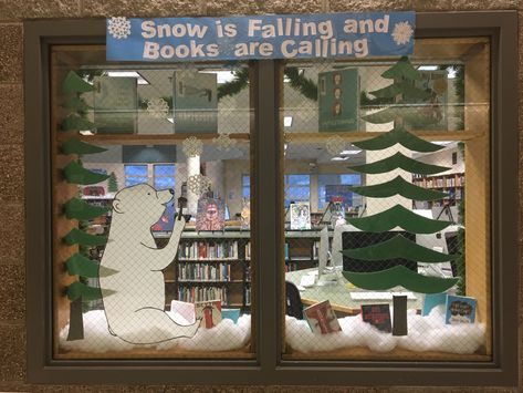 Winter School Display Case Ideas, Winter Book Displays Public Libraries, Winter Wonderland Library Decorations, Library Window Displays School, Library Window Displays, Winter Library Displays, Christmas Library Display, Library Windows, Winter Boards