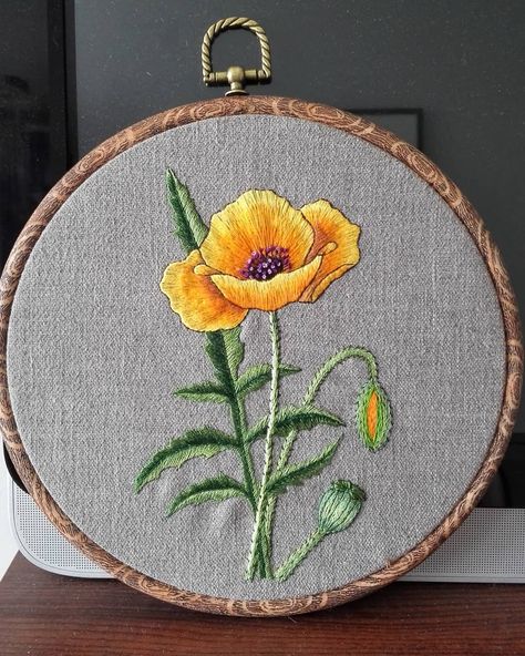 《Poppy》 #etsysellersofinstagram #poppy #handembroideryart #handembroideryartist #handembroidery #embroierylovers #embroideryhoopart… Hand Embroidery Projects, Hand Embroidery Flowers, Learn Embroidery, Embroidery Monogram, Brazilian Embroidery, Embroidery Flowers Pattern, 자수 디자인, Hand Embroidery Art, Hand Embroidery Stitches