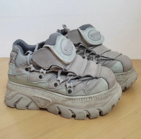 Vintage Platform Shoes, Platform Shoes Aesthetic, Chunky Platform Sneakers, Dr Shoes, Chunky Shoes, Funky Shoes, Tech Fashion, New Rock, Shoe Inspo