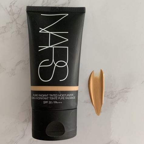 Nars Tinted Moisturizer „St. Moritz“ Nars Moisturizer, Nars Tinted Moisturizer, Capsule Makeup, Everyday Makeup Essentials, Caudalie Beauty Elixir, Beauty Elixir, Nars Makeup, St Moritz, Women Makeup