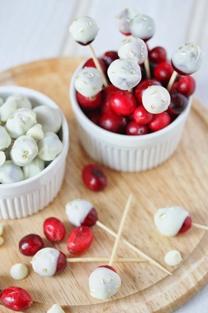 White Chocolate Covered Cranberries, Hershey White Chocolate, Cheesecake Pots, Drink Of The Week, Cranberry Dip, Fruits Recipes, Cranberry Dessert, White Almond Bark, Cranberry Cheesecake