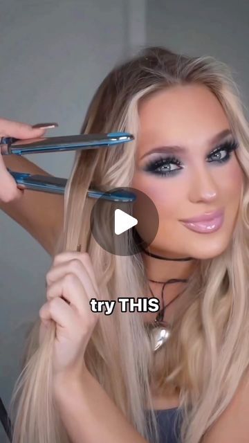 Hair Crimper Hairstyles, How To Use Volumizing Hair Clips, How To Crimp Your Hair, Hair Curling Hacks, Hair Hacks Videos, Hair Stylist Tips, Diy Curls, Curls With Straightener, Curl Hair With Straightener