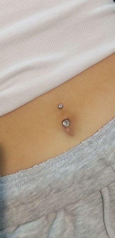 Celebrity Belly Button Piercing, Body Piercing Ideas For Women, Tummy Piercing, Navel Piercing Aesthetic, Stomach Piercings, Dream Piercings, Beautiful Good Night Messages, Bellybutton Piercings, Belly Button Piercing Jewelry