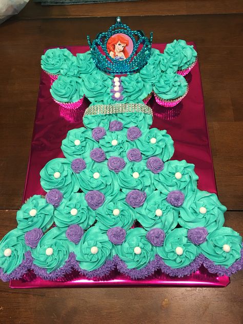 Ariel Cupcake Dress-Buttercream Ariel Cupcake Cake, Ariel Pull Apart Cupcake Cake, Ariel Birthday Cupcakes, Disney Princess Cupcake Cake, Ariel Cupcakes Ideas, Ariel Cupcakes, Mermaid Cupcake Cake, Princess Birthday Cupcakes, Princess Cupcake Cake