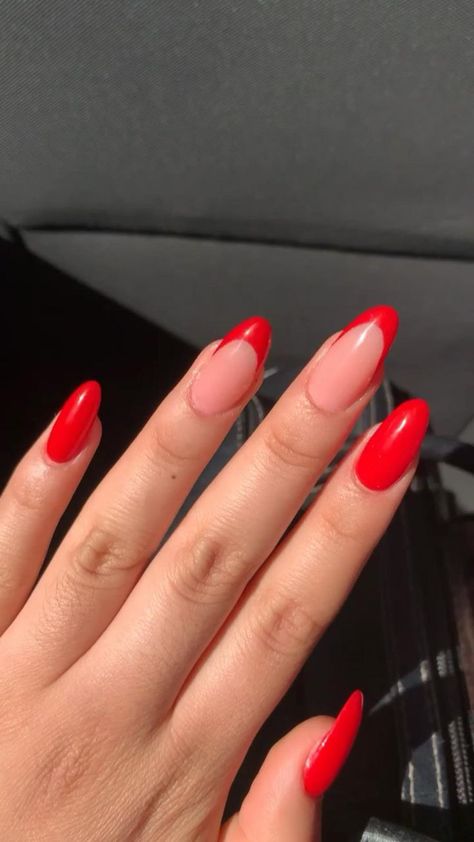 Nails Red Summer, Summer Nails Red, Red Tip Nails, Red Summer Nails, Bright Red Nails, Red Manicure, Red Acrylic Nails, Formal Nails, Gel Acrylic Nails