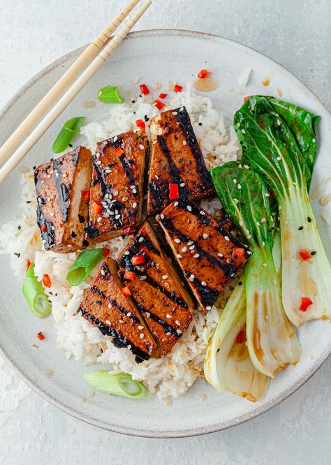 Tofu Steaks, Teriyaki Steak, Vegan Plate, Tofu Steak, Vegetarian Stir Fry, Teriyaki Tofu, Vegan Bbq, Steak Recipe, Fried Vegetables