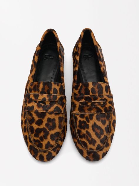 Online Exclusive - Animal Print Leather Loafers Multicolor | Parfois Heeled Espadrilles, Laptop Travel Bag, Small Travel Bag, Multipurpose Bag, Trainer Heels, Exclusive Shoes, Leather Moccasins, Rose Gold Watches, Straw Bags