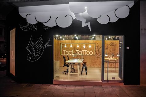 Tattoo Studio Exterior, Small Tattoo Shop Interior, Small Tattoo Studio Ideas, Small Tattoo Studio Interior, Small Tattoo Studio, Studio Exterior, Tattoo Room, Tattoo Shop Interior, Tattoo Studio Interior