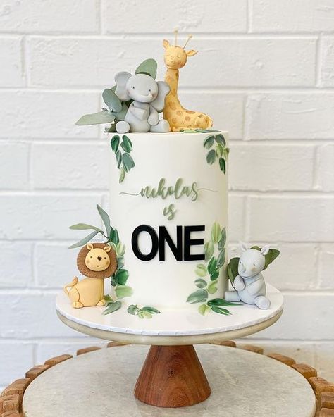 1st Birthday Jungle Cake, Jungle Theme First Birthday Cake, Cake Ideas For 1st Birthday Boys, 1st Birthday Animal Cake, 1st Birthday Cake Wild One, Wild One Bday Cake, Wild One Party Cake, 1st Birthday Cake Animals, Wild Theme Birthday Cake