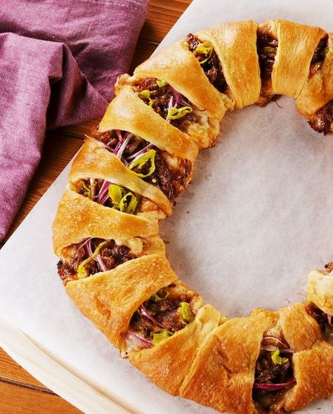 Food, Dish, Cuisine, Rosca de reyes, Ingredient, Baked goods, King cake, Danish pastry, Hefekranz, Dessert, Super Bowl Party Menu, Easy Crescent Roll Recipes, Crescent Rings, Crescent Roll Recipes Dinner, Super Bowl Foods, Easy Crescent Rolls, Breakfast Tart, Crescent Recipes, Bowl Party Food