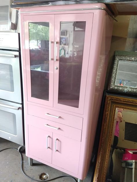 Pink Metal Cabinet, Vintage Dental Cabinet, Vintage Medical Cabinet, Pharmacy Cabinet, Old Medicine Cabinets, Diy Organize, Goth House, Small Bathroom Cabinets, Small Bathroom Storage Cabinet