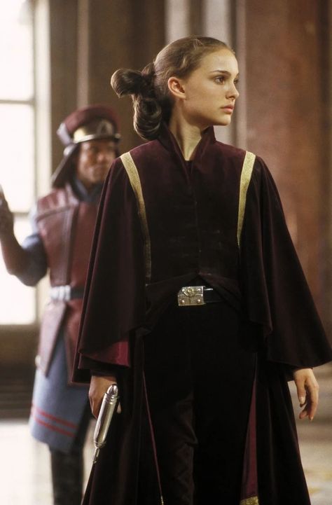 Trisha Biggar, Natalie Portman Star Wars, Star Wars Outfit, Disfraz Star Wars, Star Wars Padme Amidala, Queen Amidala, Star Wars Padme, Phantom Menace, Jean Reno