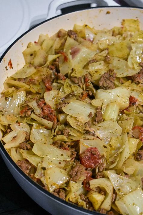 Cabbage Recipes Healthy, Cabbage Casserole Recipes, Ground Beef And Cabbage, Cabbage And Potatoes, Ground Beef And Potatoes, Cabbage Casserole, Cooked Cabbage, Beef And Potatoes, Spicy Dishes