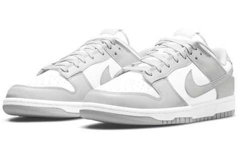 The way that this two-toned installment is arranged may spark memories of the “Photon Dust” Dunk Lows or the “Vast Grey” Dunk Highs that dropped earlier in the year, but it deviates with a slightly darker tone. The leather uppers are dominated by a “Grey Fog” hue which pours onto the overlays, Swooshes, laces and heightened heel panels while the tongues, toe boxes, quarters and collars contrast with a crisp white. SKU: DD1391-103 Release Date: 21 Sep 2021 Color: White/Grey Fog Dr Shoes, Baskets Nike, Freddy Krueger, Retro Shoes, Sneakers Grey, Nike Dunk Low, Mens Trainers, Trainers Women, Dunk Low