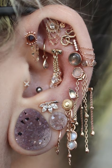 Maximalist Ear Piercings, Piercing Inspo, Cool Ear Piercings, Pretty Ear Piercings, Cool Piercings, Ear Style, Cute Piercings, Body Jewelry Piercing, Dope Jewelry